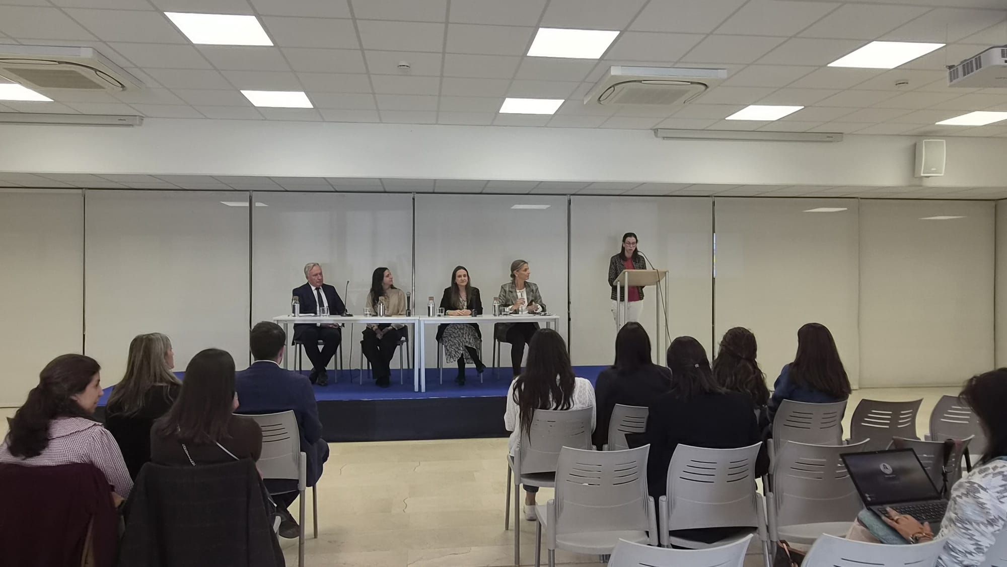 El acto, con la participación de Gary Lewis